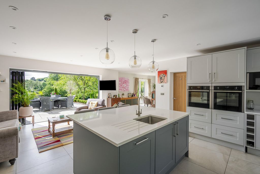 Property photo 3 of 25