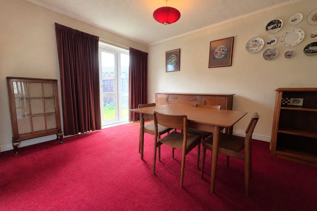Property photo 3 of 7 Dining Area