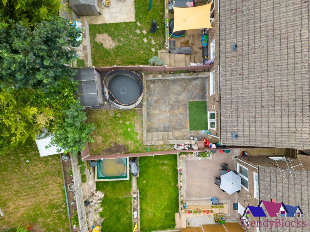 Property photo 2 of 54