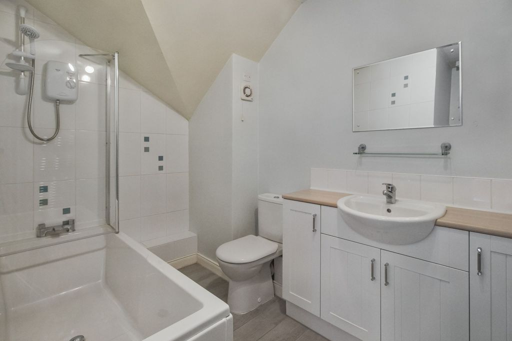 Property photo 3 of 12 Bathroom