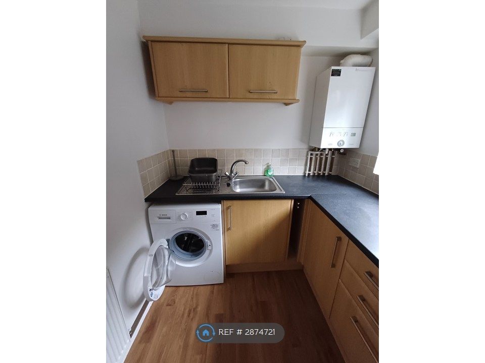 Property photo 3 of 12 Kitchen