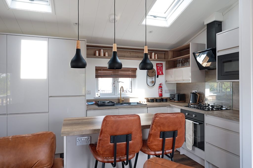 Property photo 3 of 16 4230312