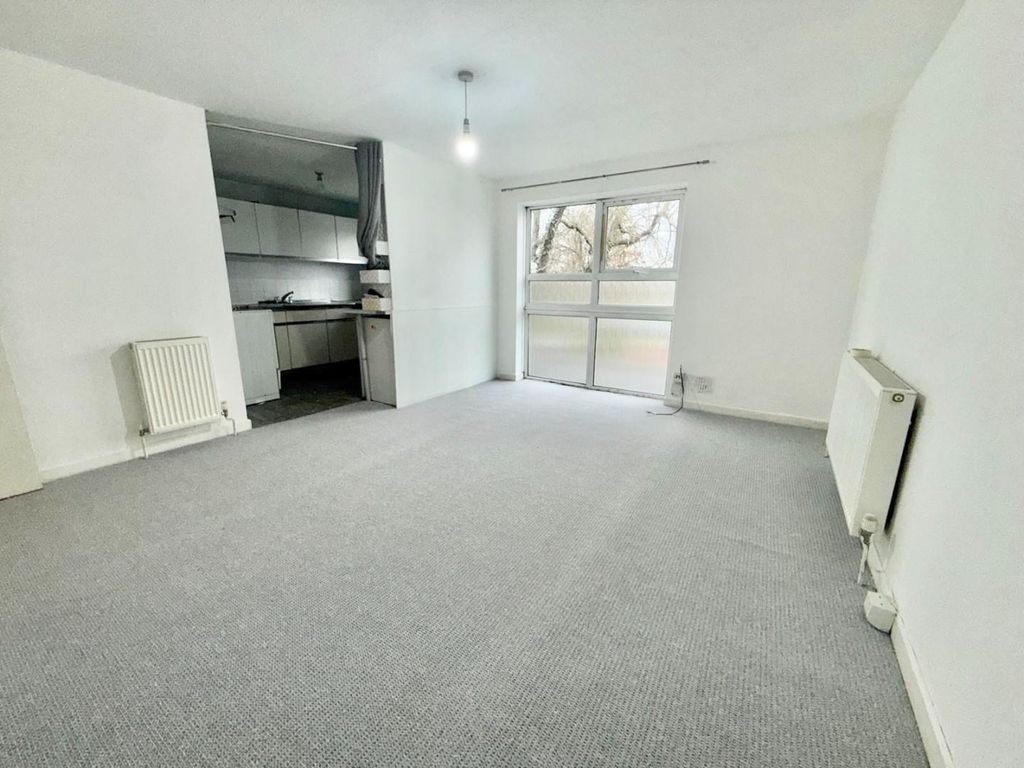 Property photo 3 of 8 1E6Efac9-B786-45F9-B7F0-c8d17Ab66457.Jpg