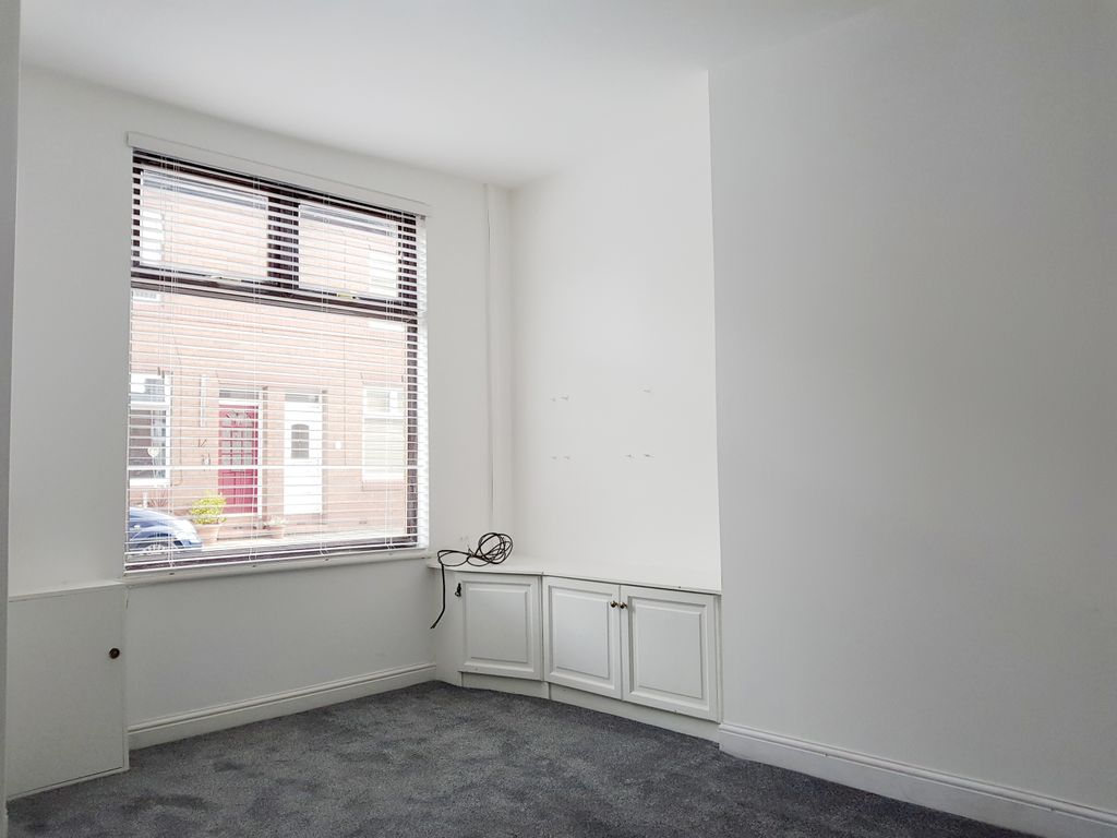 Property photo 2 of 11 Living Room