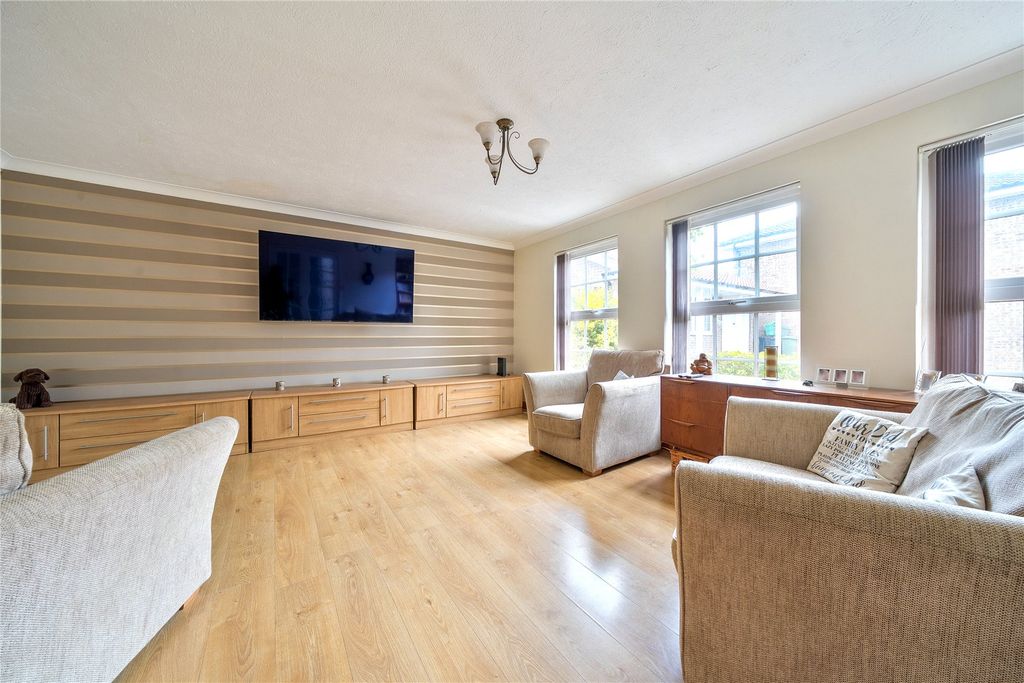 Property photo 3 of 21 Picture No. 31