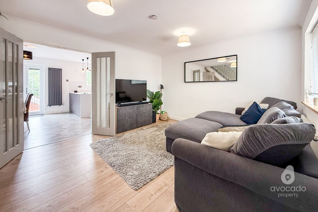 Property photo 2 of 12 4274003