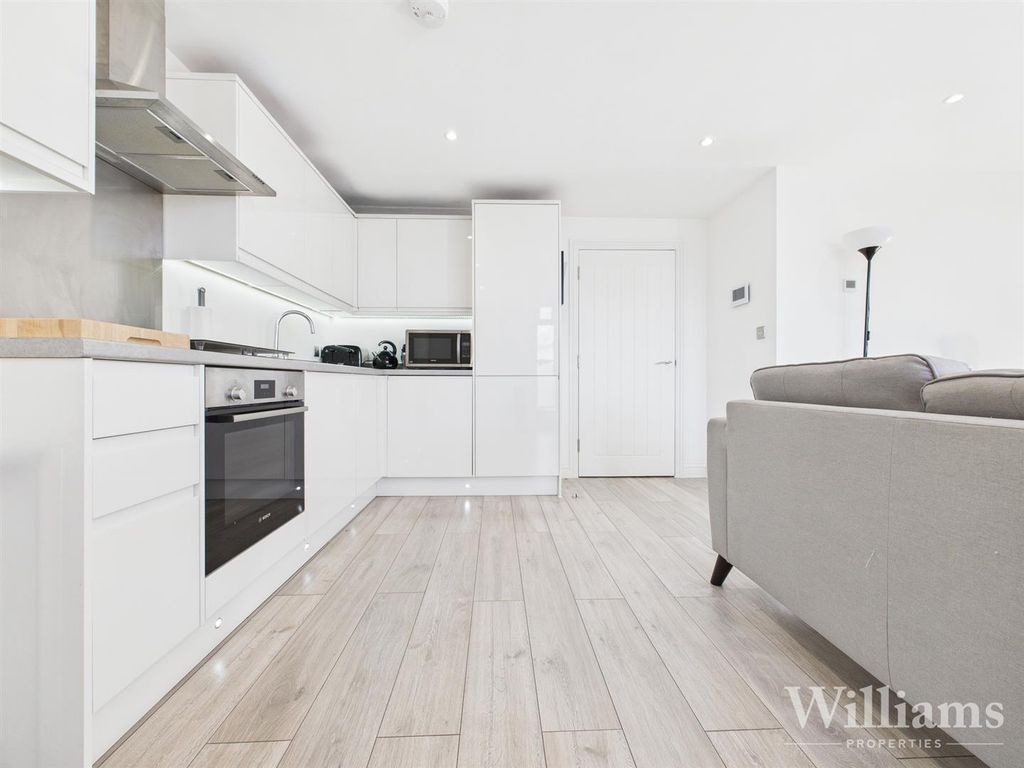 Property photo 2 of 13 Cam04950G0-Pr0043-Still001.Jpg