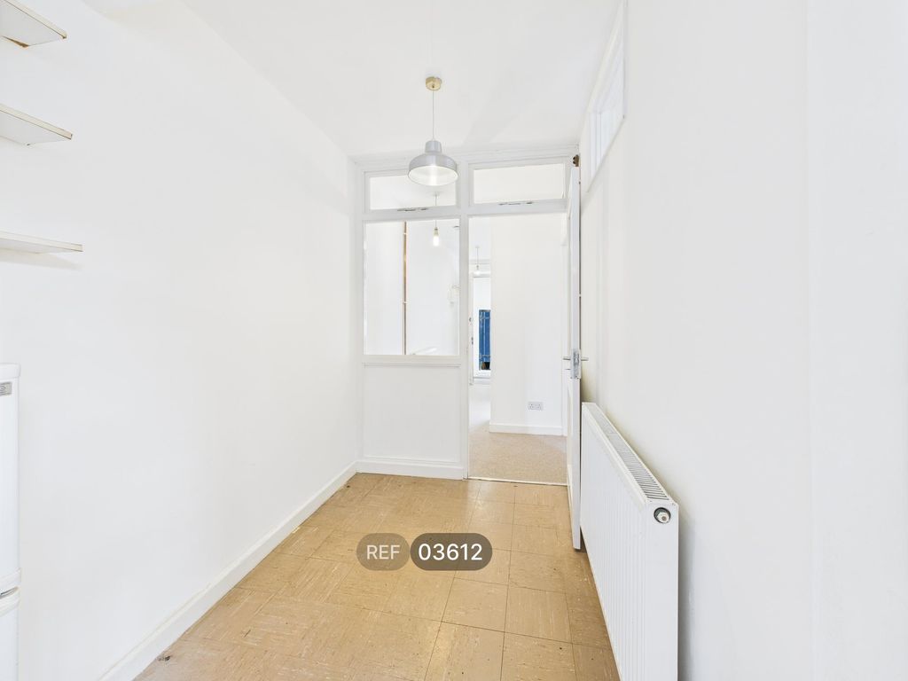 Property photo 2 of 11 Hallway