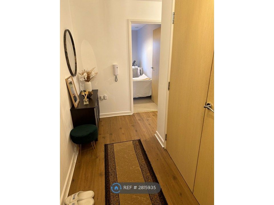 Property photo 3 of 7 Hallway