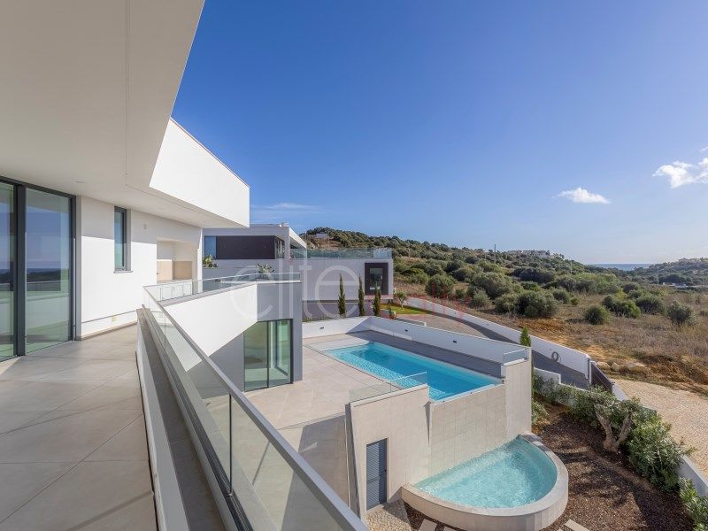 Property photo 2 of 39