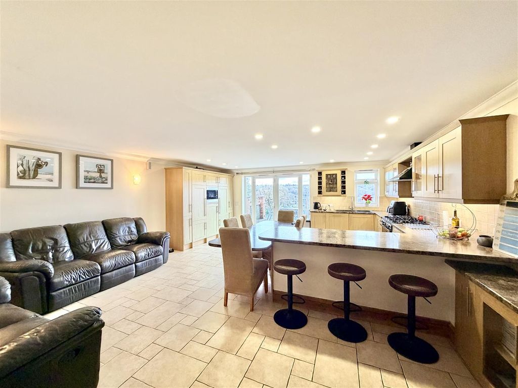 Property photo 2 of 15 Img_2244.Jpeg