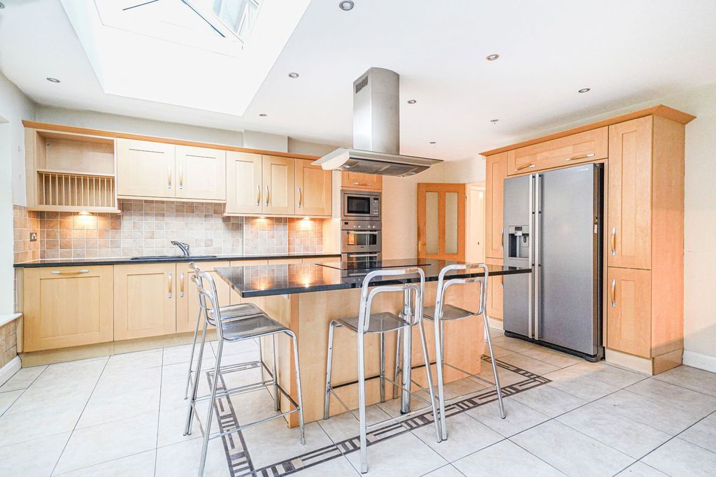 Property photo 2 of 36