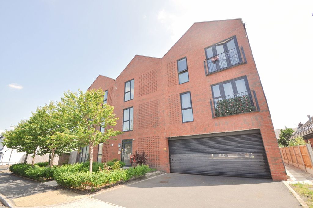 Property photo 1 of 33