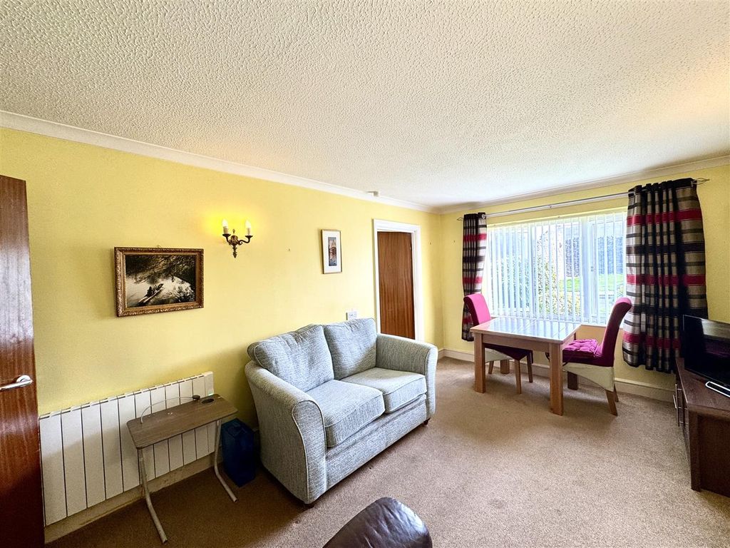 Property photo 3 of 10 Sitting Room