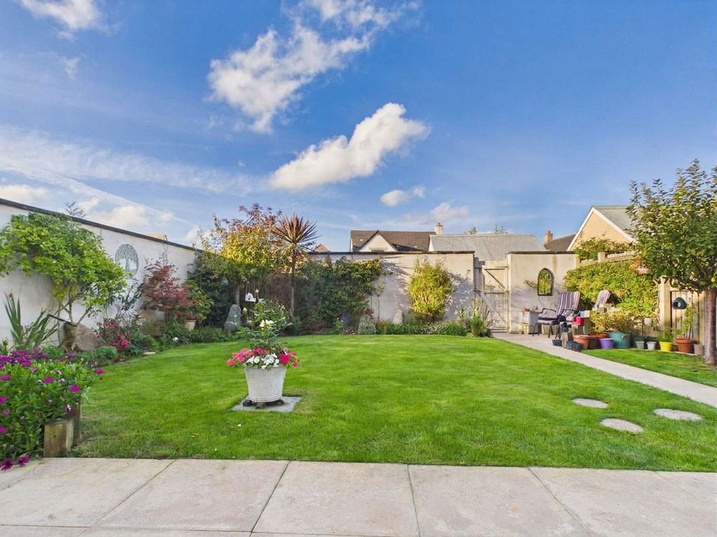 Property photo 3 of 38