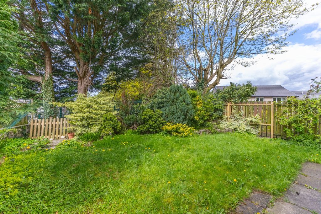 Property photo 2 of 21