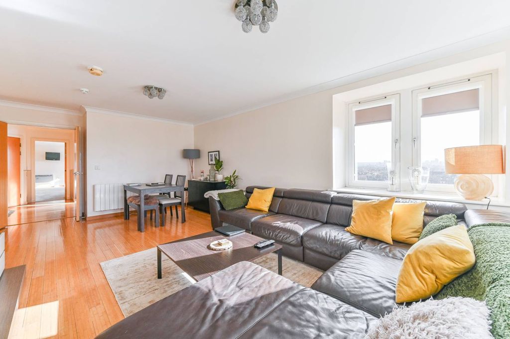 Property photo 3 of 12