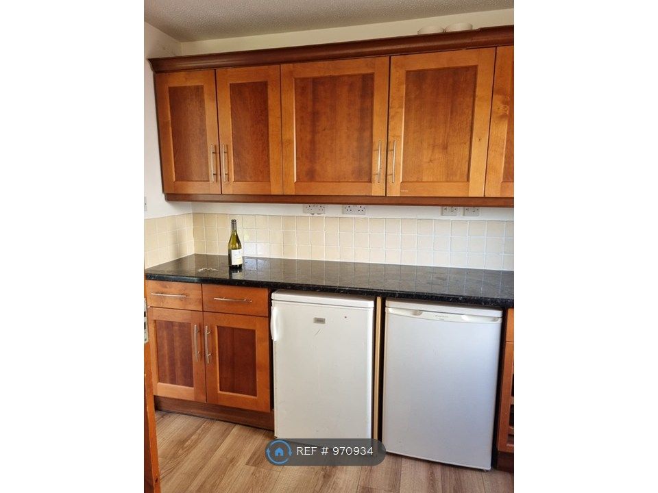Property photo 3 of 9 Kitchen