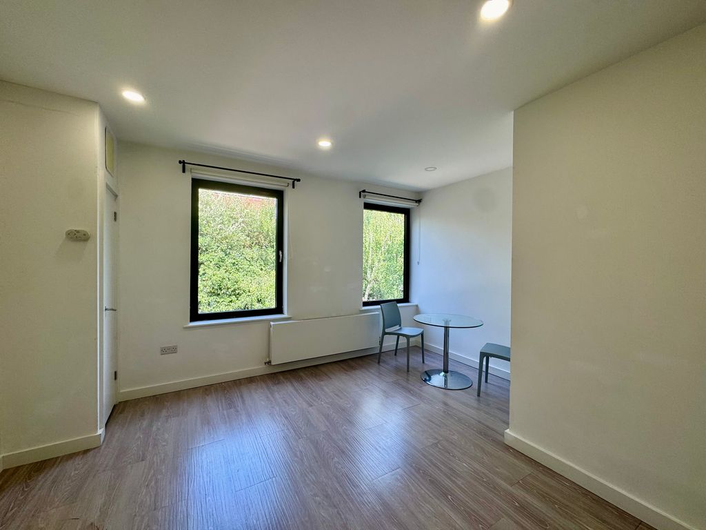 Property photo 2 of 6 Tempimage23Qjnt