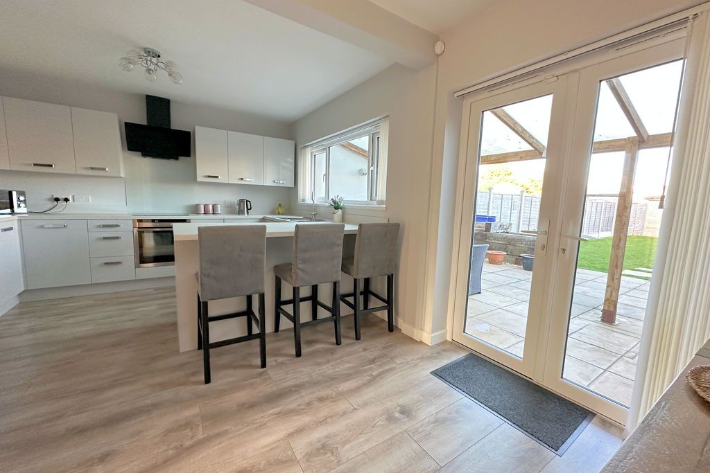 Property photo 3 of 23 Kitchen/Diner