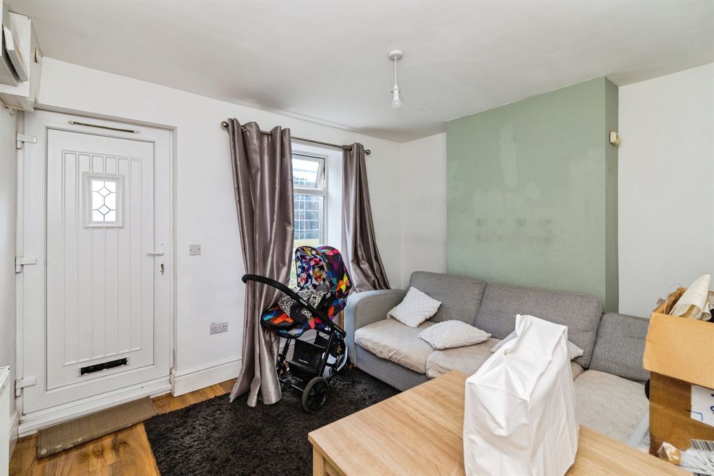 Property photo 3 of 17