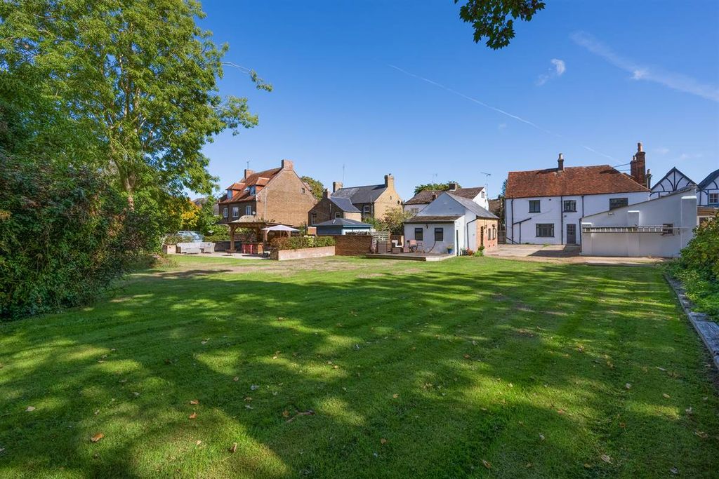 Property photo 2 of 43