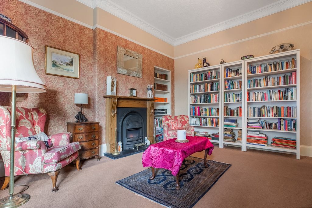 Property photo 3 of 29 Picture No. 32