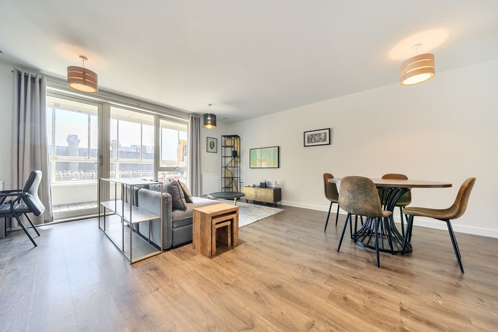 Property photo 2 of 18 5137263