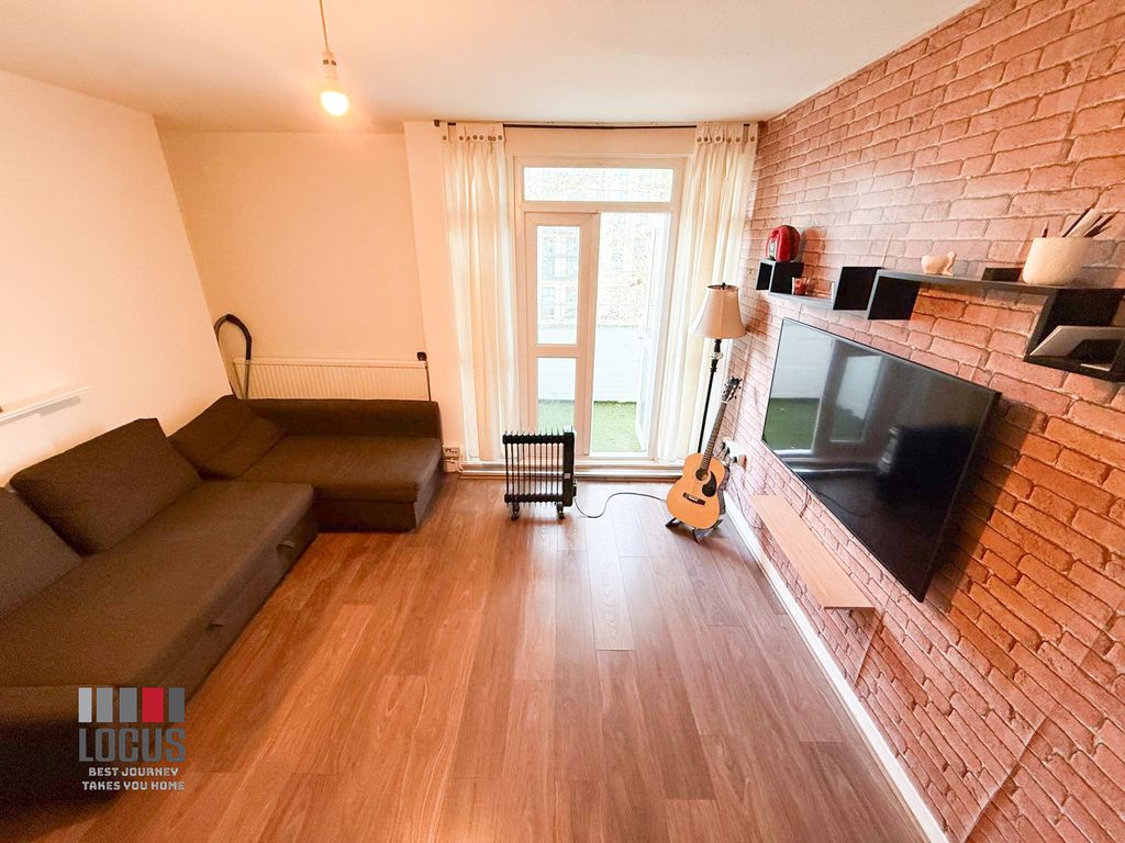 Property photo 3 of 10 Photo 8