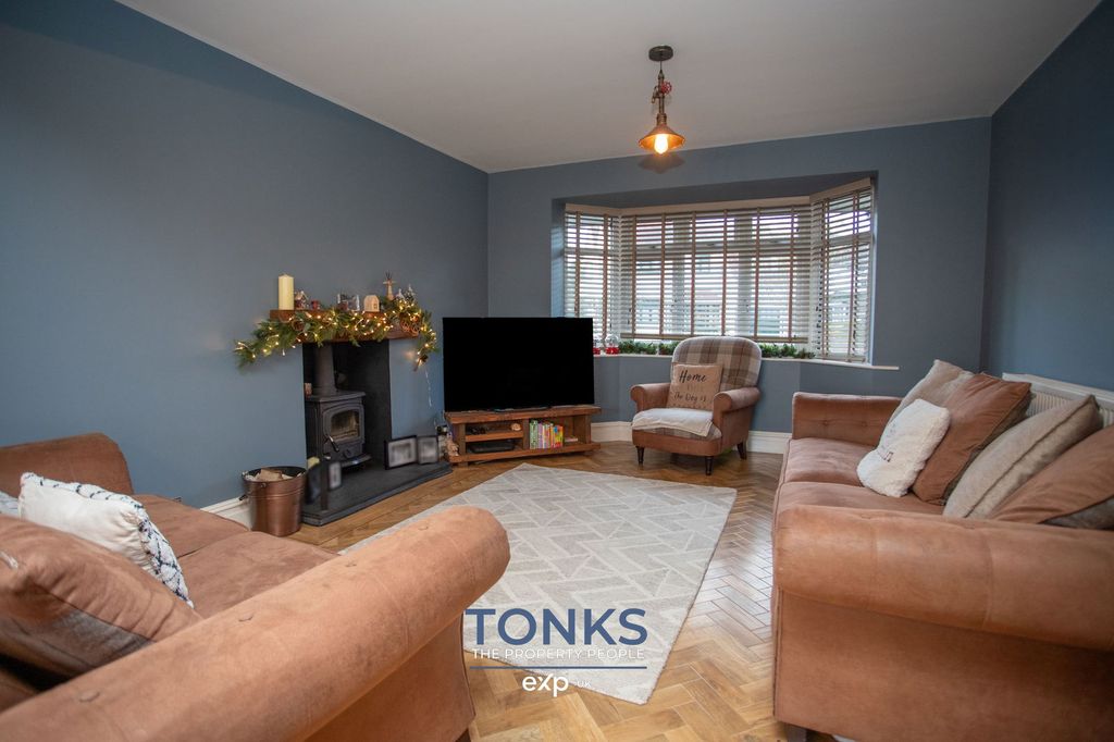 Property photo 3 of 27