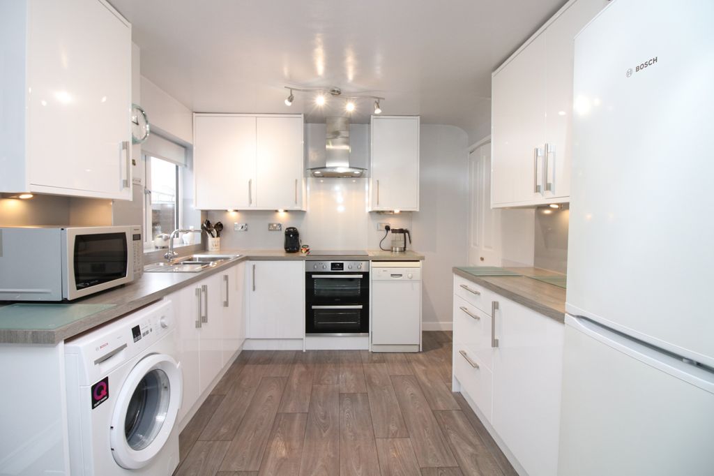 Property photo 3 of 23