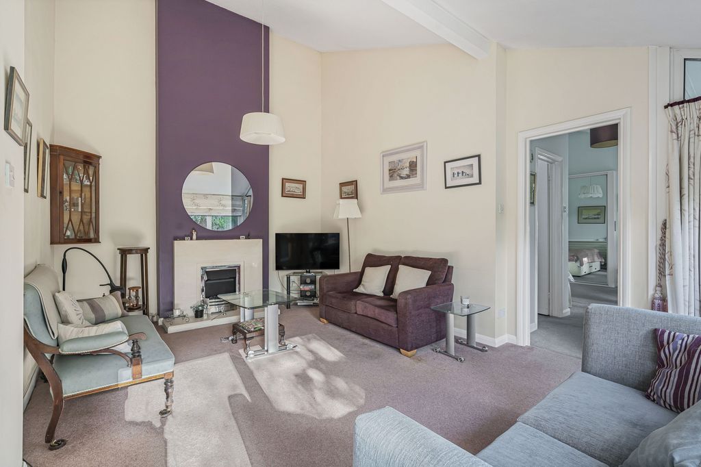 Property photo 2 of 27