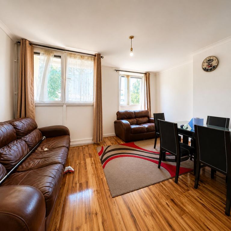 Property photo 2 of 9 Front Room