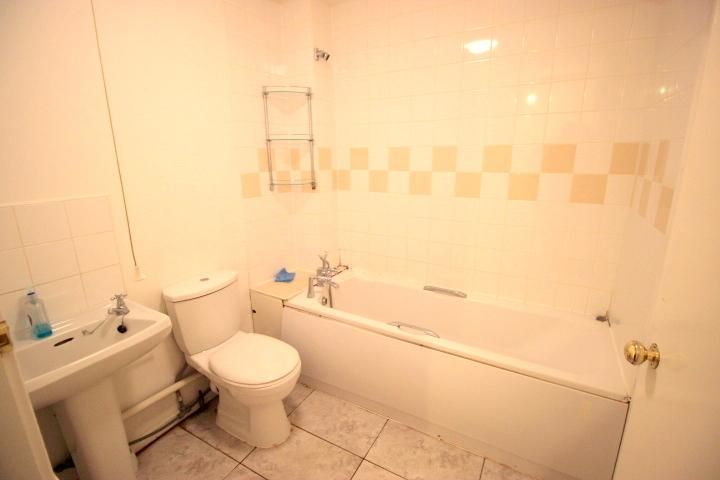Property photo 1 of 10 2 Bedroom Terraced House For Sale