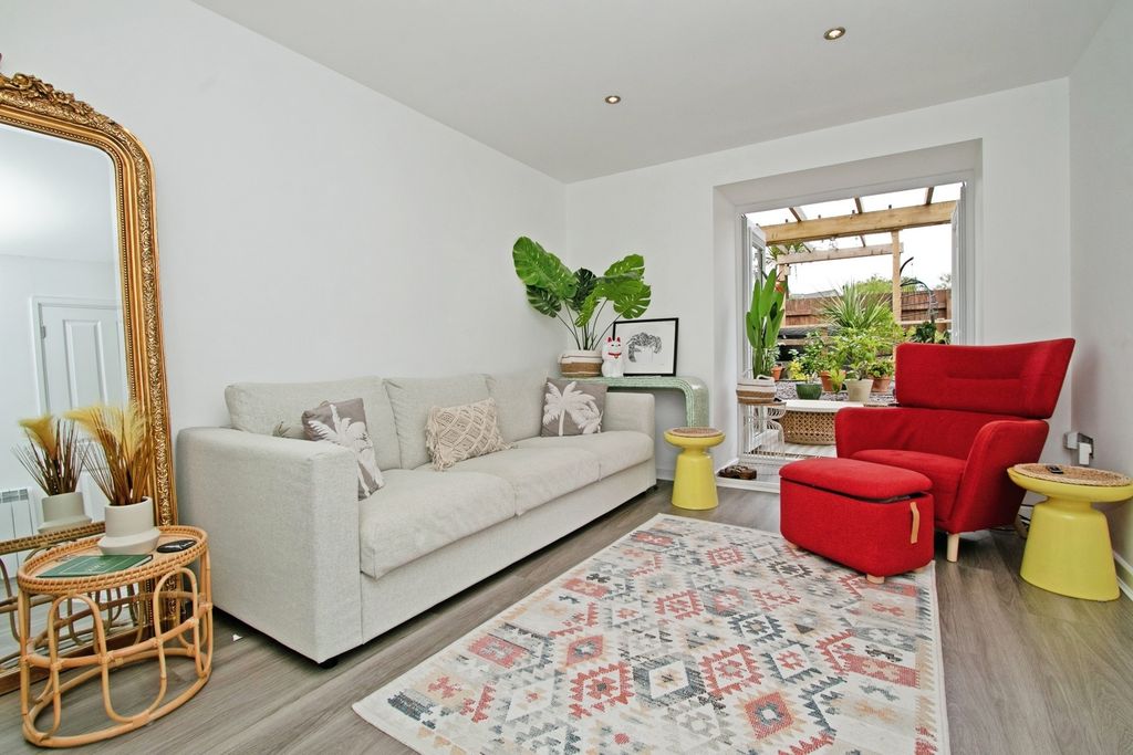 Property photo 2 of 10 Pbox-Img.Jpg