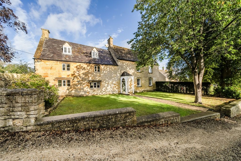 Property photo 1 of 32
