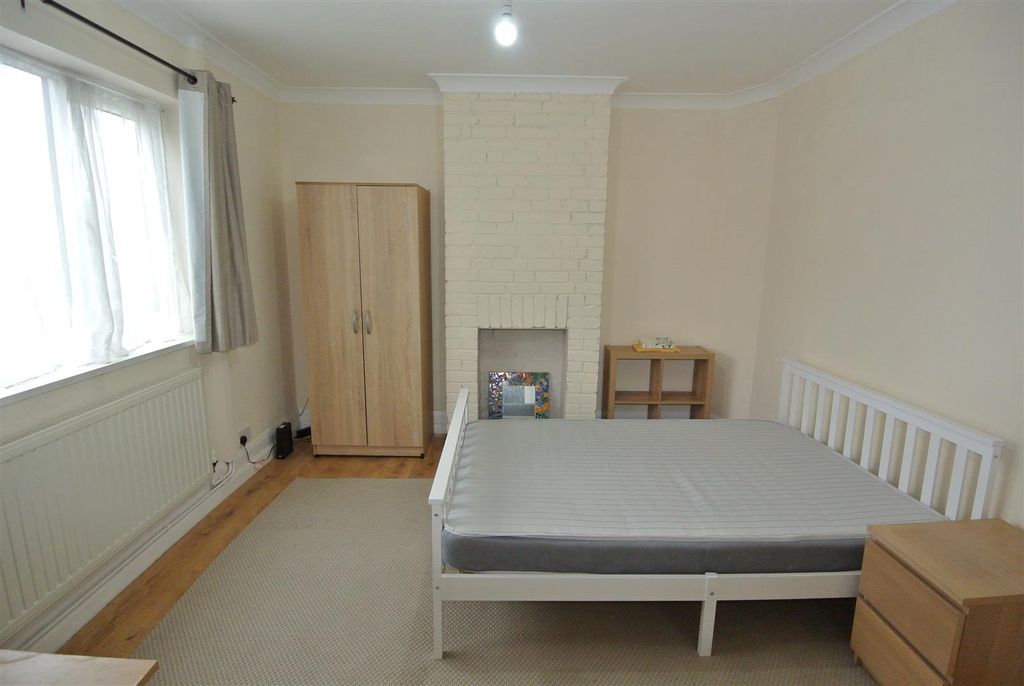 Property photo 3 of 19 Bedroom 1 Gf Front.Jpg