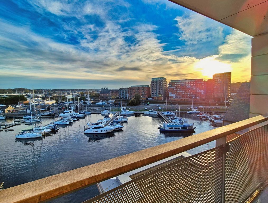 Property photo 2 of 18