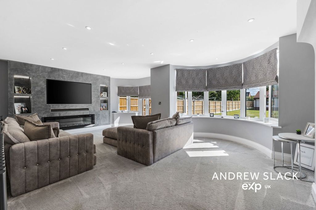 Property photo 2 of 48