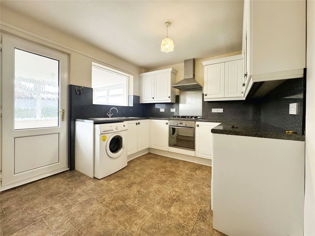 Property photo 2 of 10 Kitchen