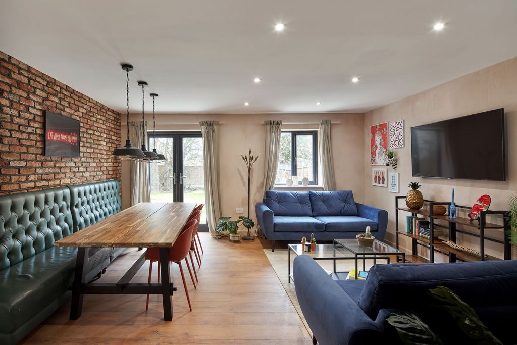 Property photo 1 of 12 Communal Area