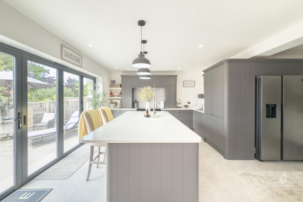 Property photo 3 of 41 4441358