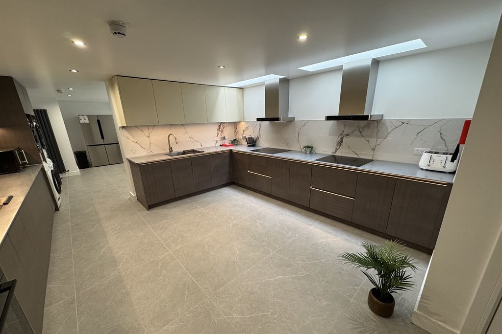 Property photo 1 of 10 (Main)