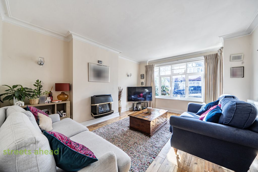 Property photo 3 of 18 59Cb1d5A-F829-431...