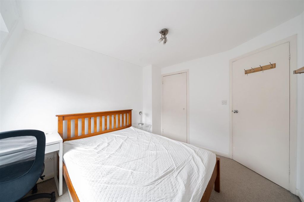 Property photo 2 of 8 Averill Street 11, Fff W6 Ph5.Jpg