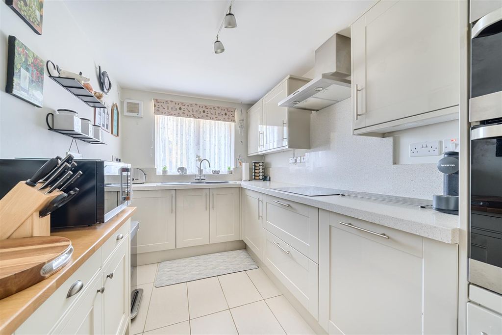 Property photo 3 of 25 1293608-38-6827292536Bc9-Arw.Jpg