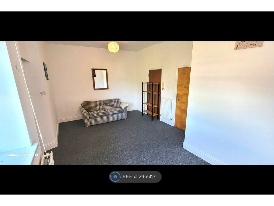 Property photo 3 of 10 Lounge