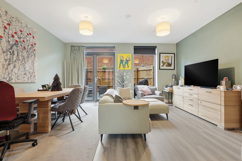 Property photo 2 of 25