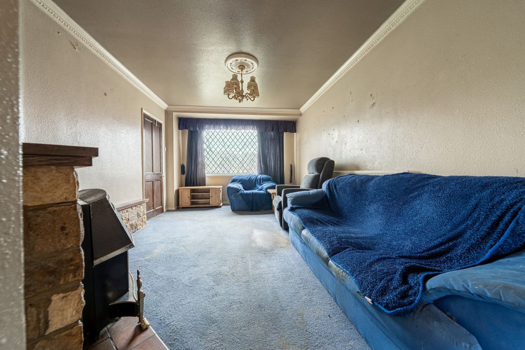 Property photo 3 of 16 .