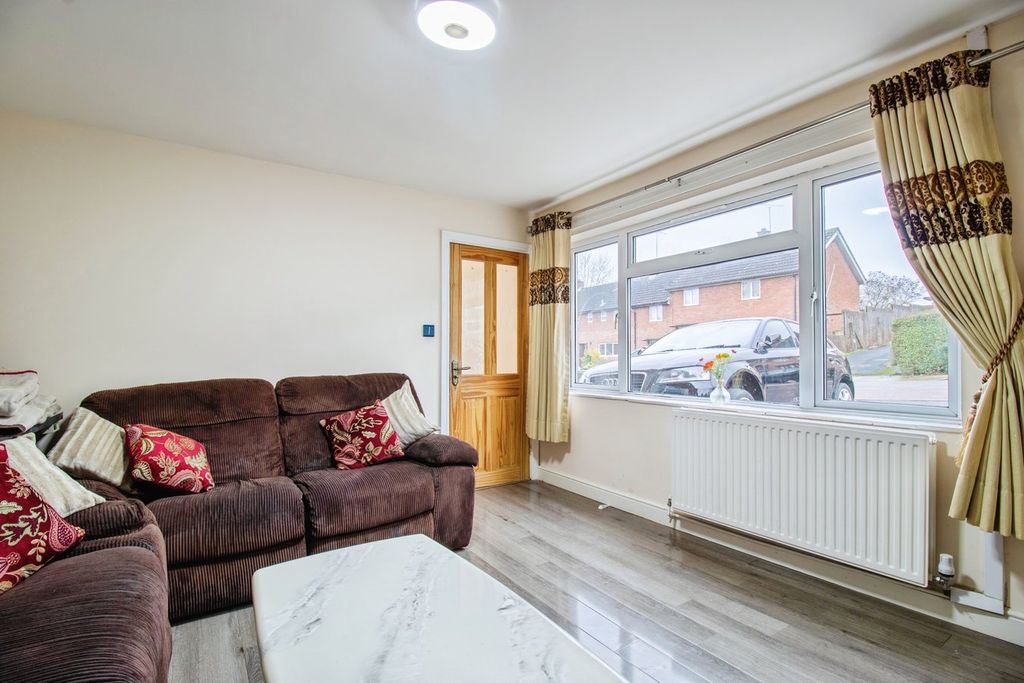 Property photo 2 of 20